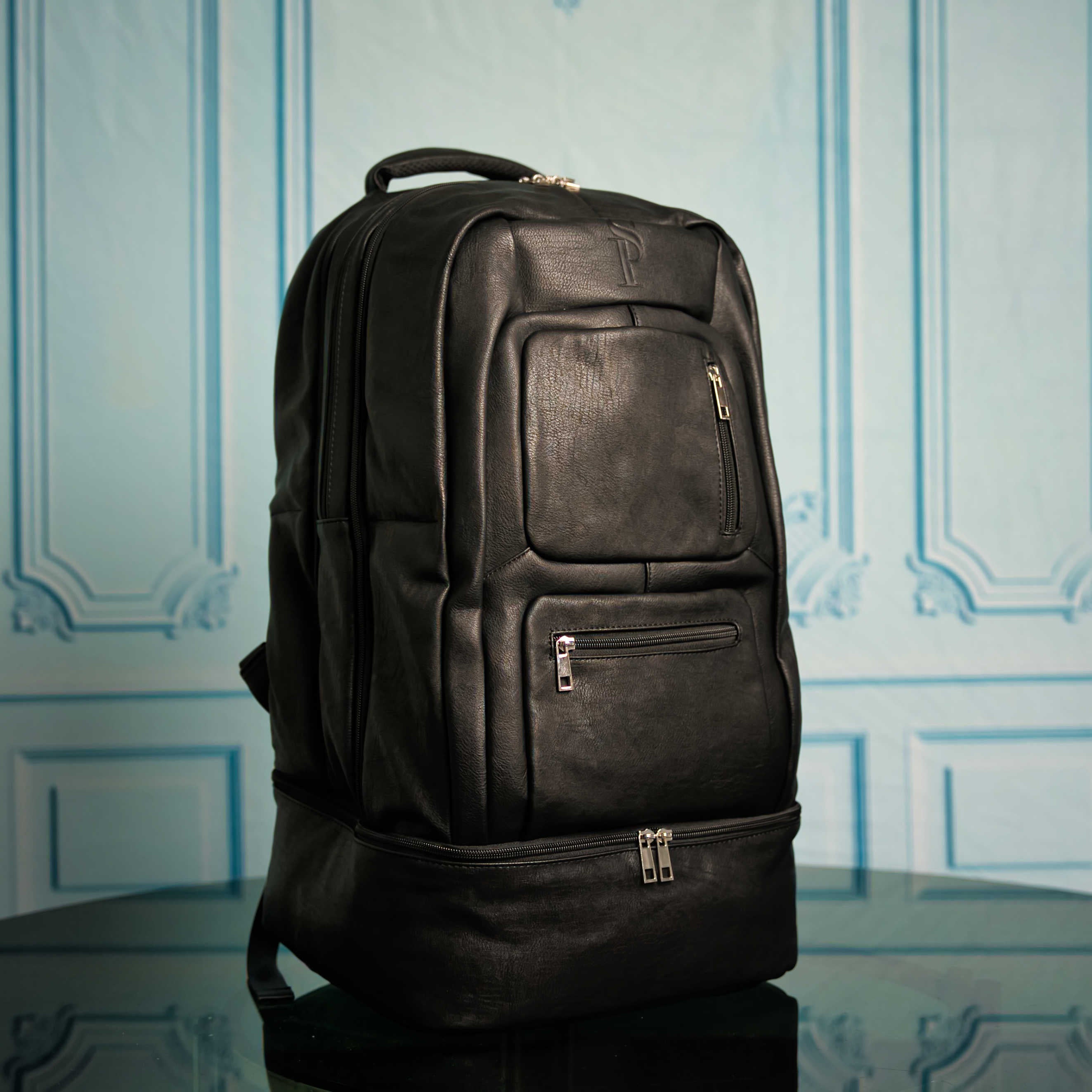Ensemble de sacs Signature en cuir noir (Sac à dos Signature et Sac de voyage)