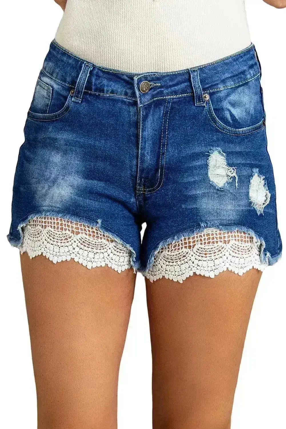 Shorts en jean déchirés avec dentelle
