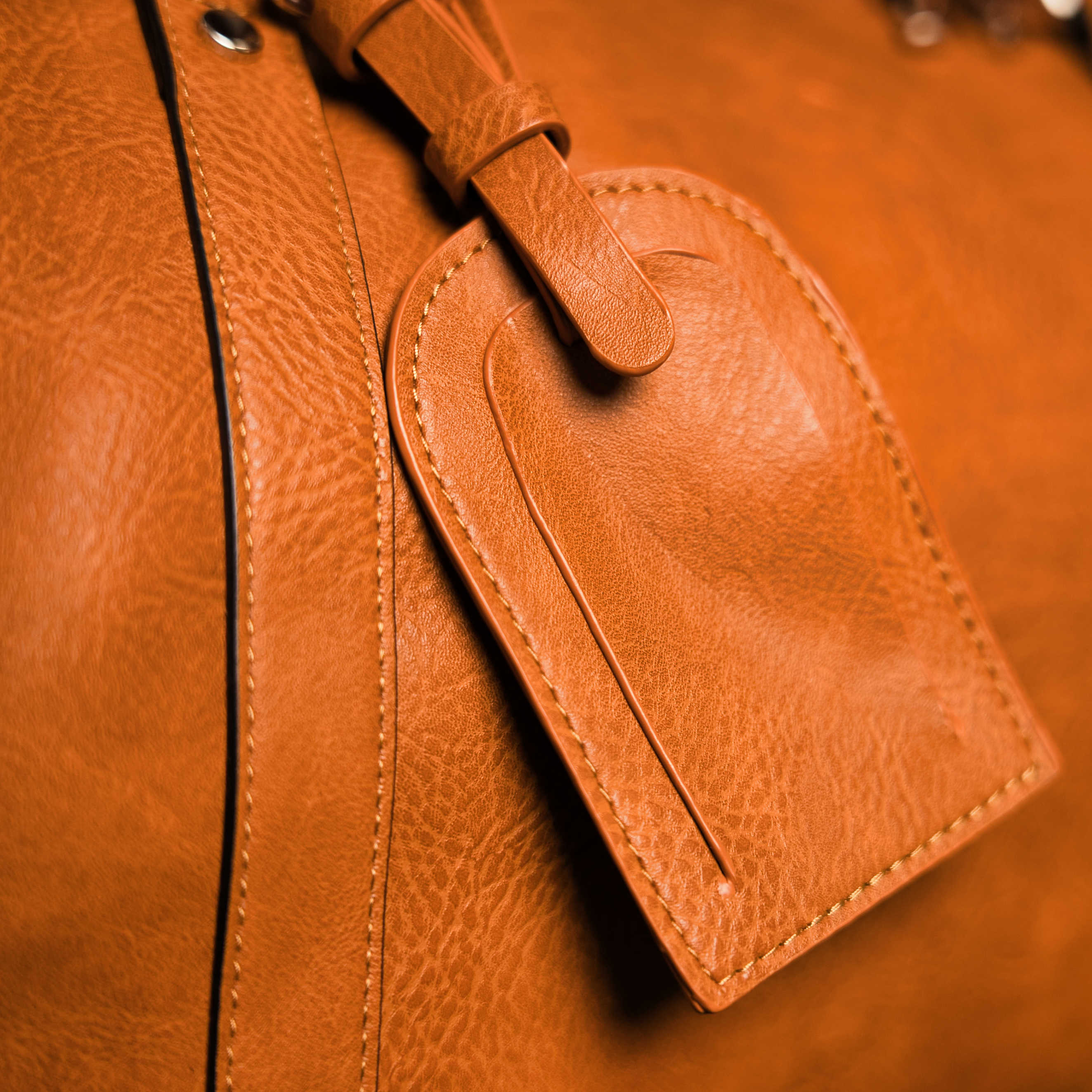 Sac de voyage en cuir marron effet vieilli