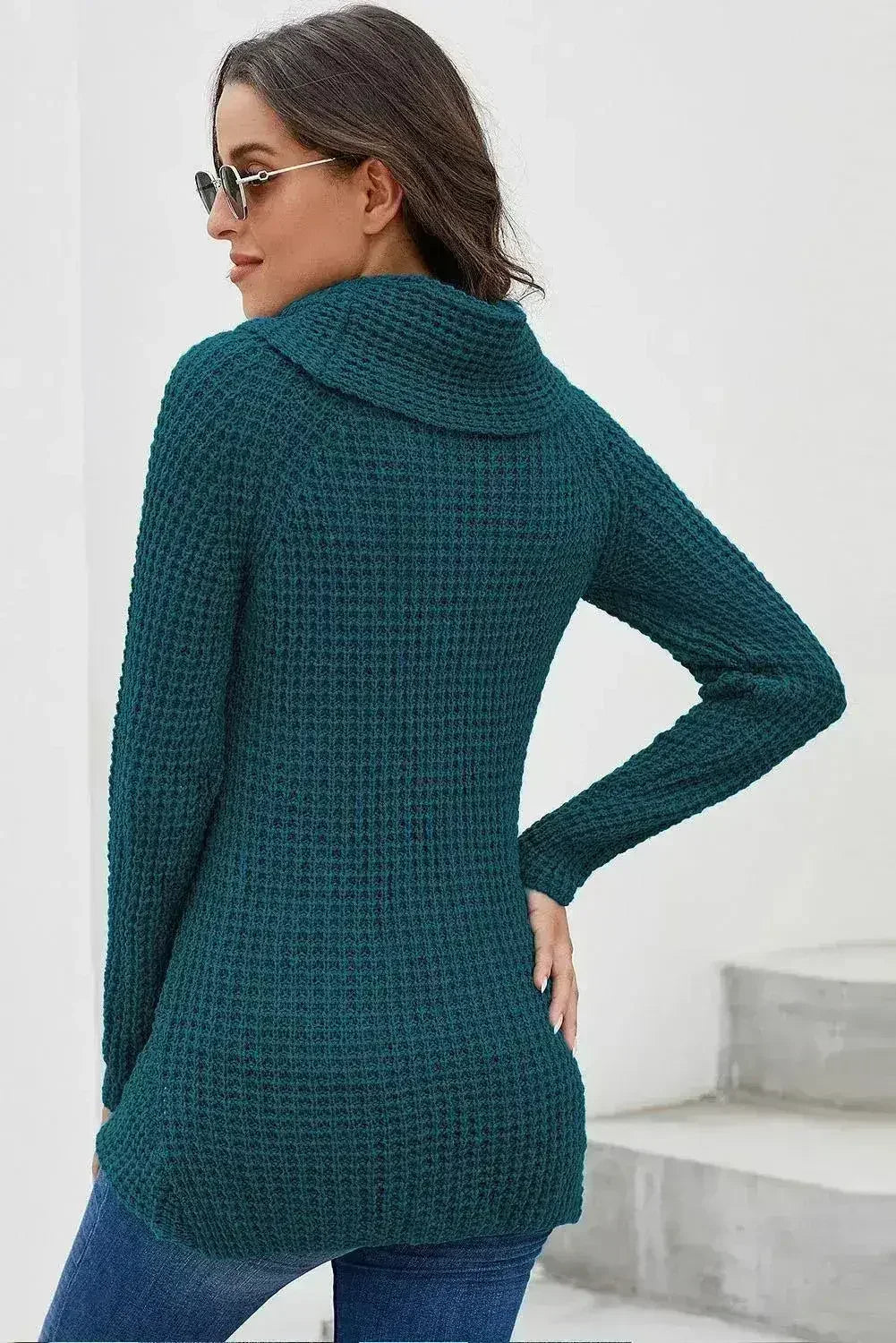 Pull cache-cœur boutonné à col roulé bleu ardoise
