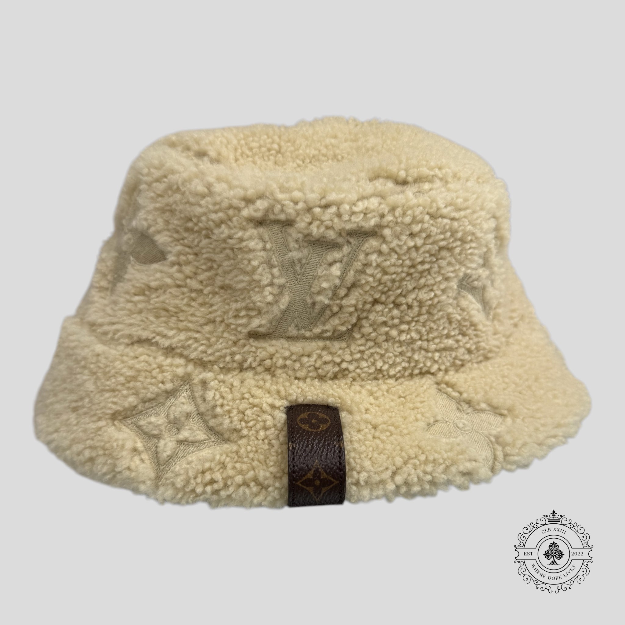 Bob Louis Vuitton en peau lainée et toile Monogram LV Curly blanc cassé