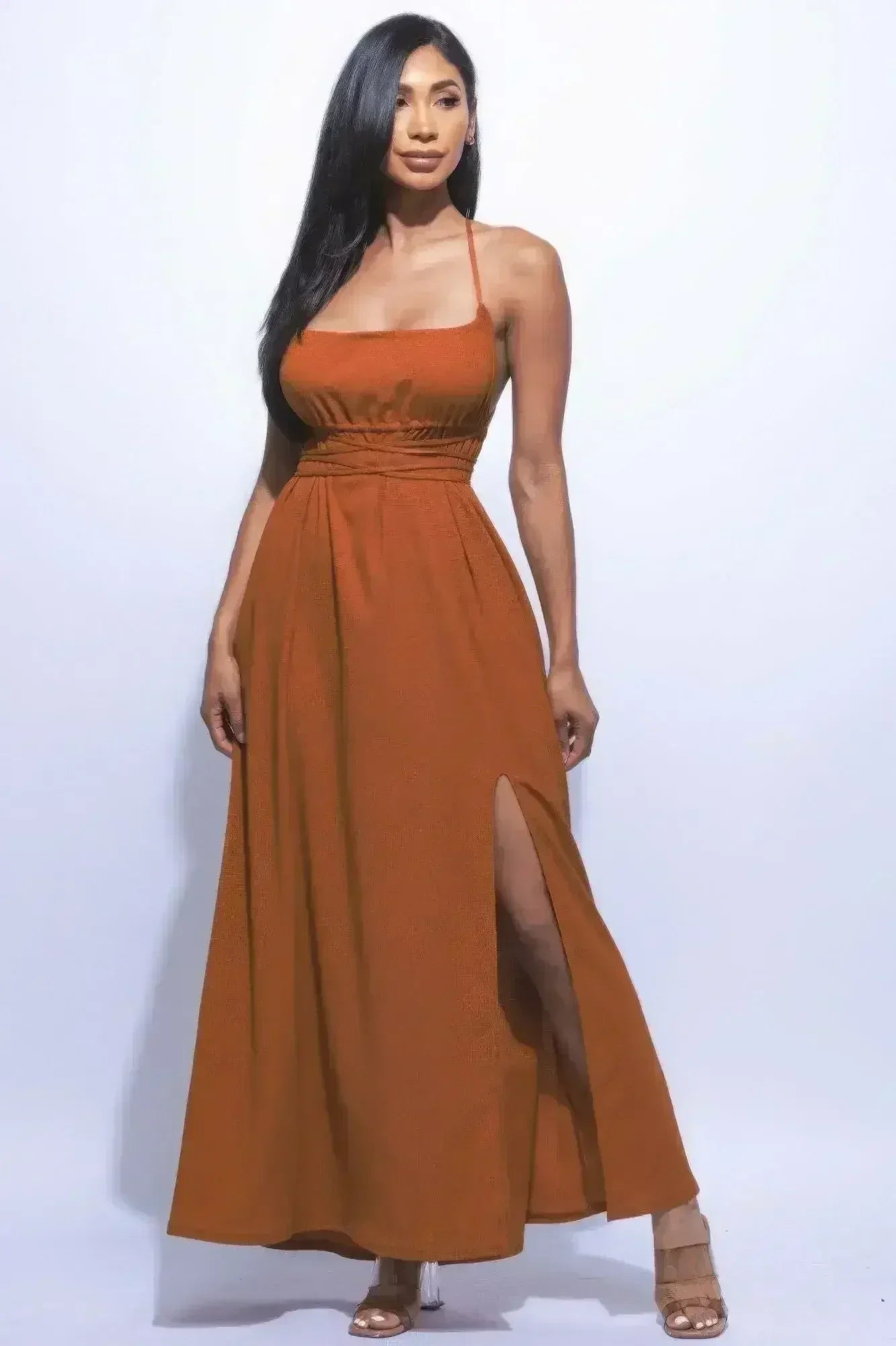 Robe longue fendue sur les côtés