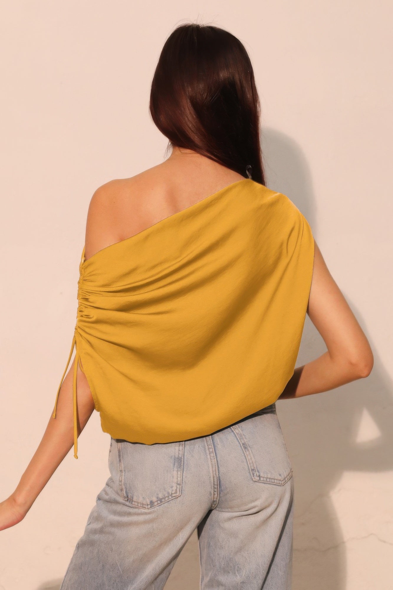 Haut asymétrique à cordon de serrage en polysilk lavé