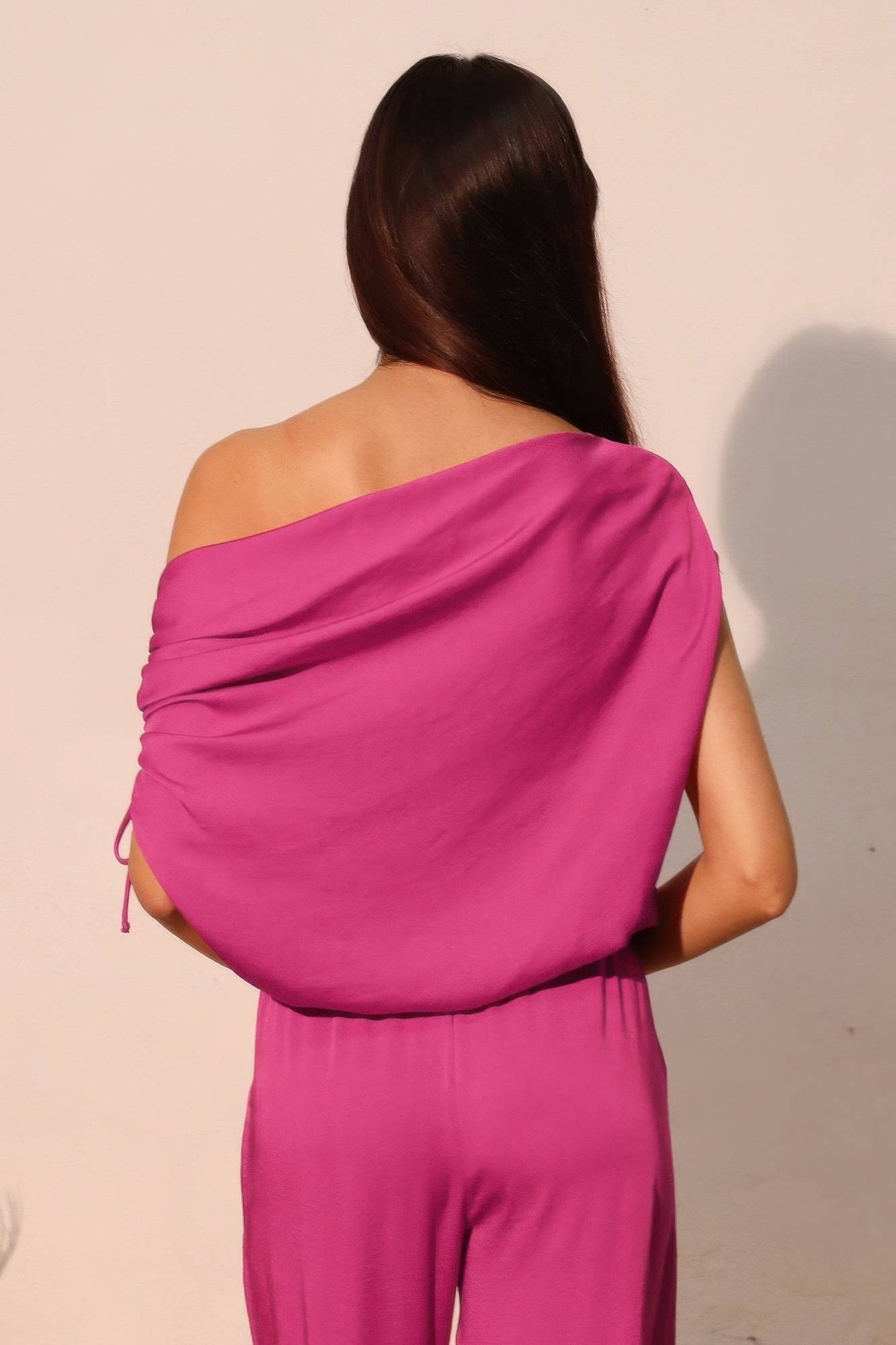 Haut asymétrique à cordon de serrage en polysilk lavé
