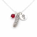 Collier Breloque Cornichon – Bijoux Personnalisés en Argent Sterling avec Initiale