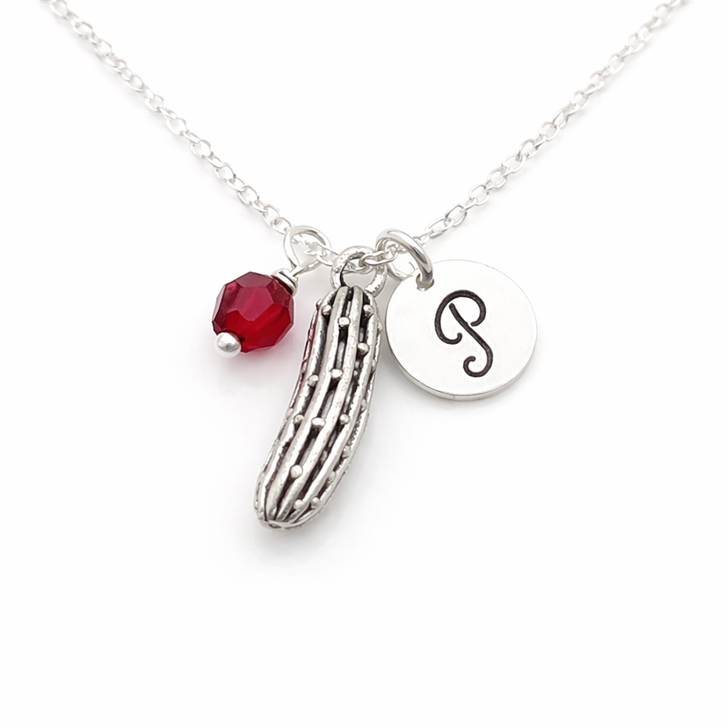 Collier Breloque Cornichon – Bijoux Personnalisés en Argent Sterling avec Initiale
