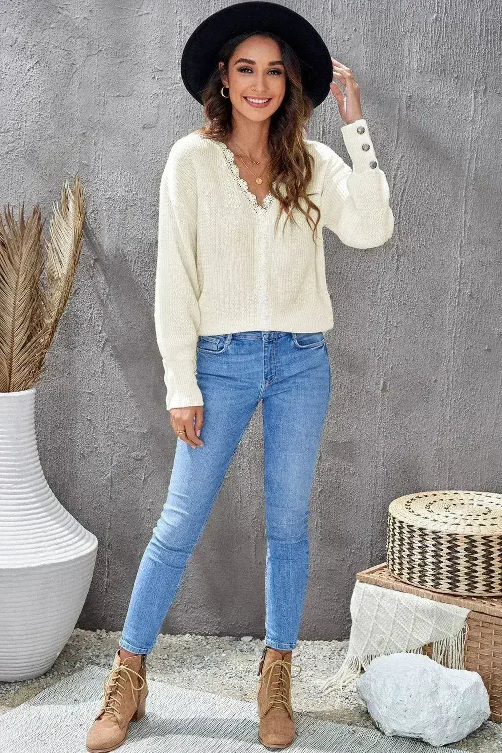 Pull chic en tricot à col en V en dentelle blanche