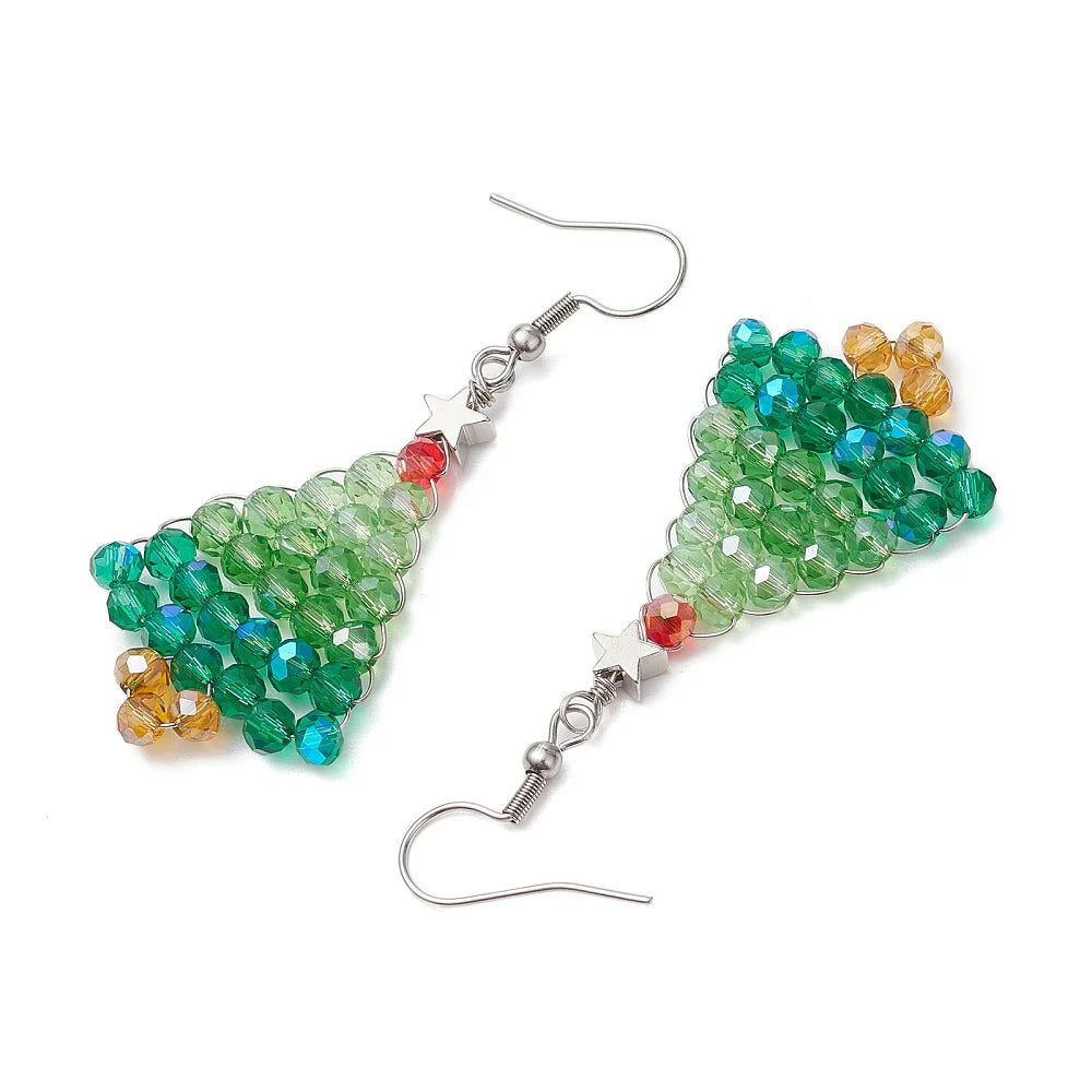 Boucles d'oreilles sapin de Noël perlées – Bijoux de fête faits main avec étoile et crochets en acier inoxydable