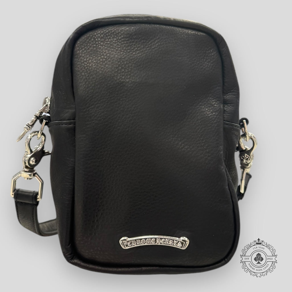 Sac bandoulière Chrome Hearts en cuir avec patchs croix sur le côté