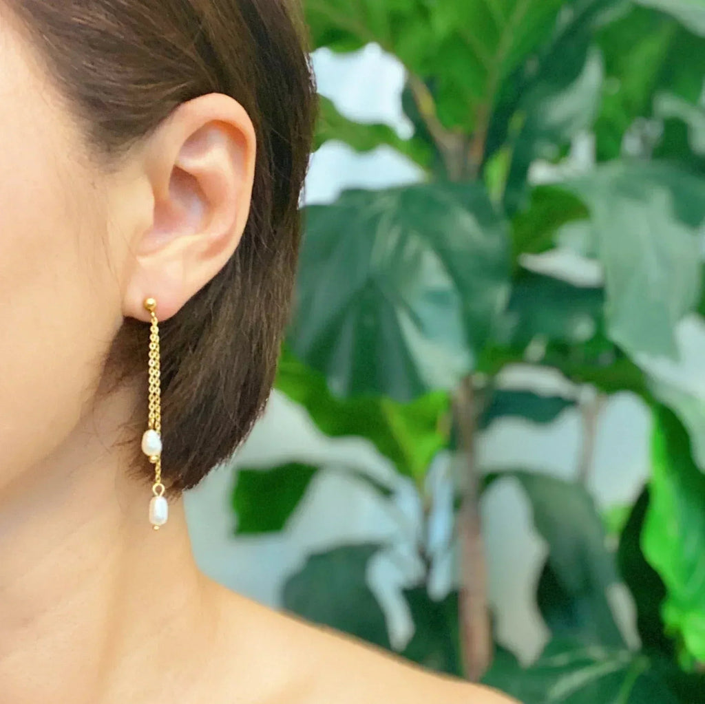 Perles d'eau douce sur boucles d'oreilles pendantes