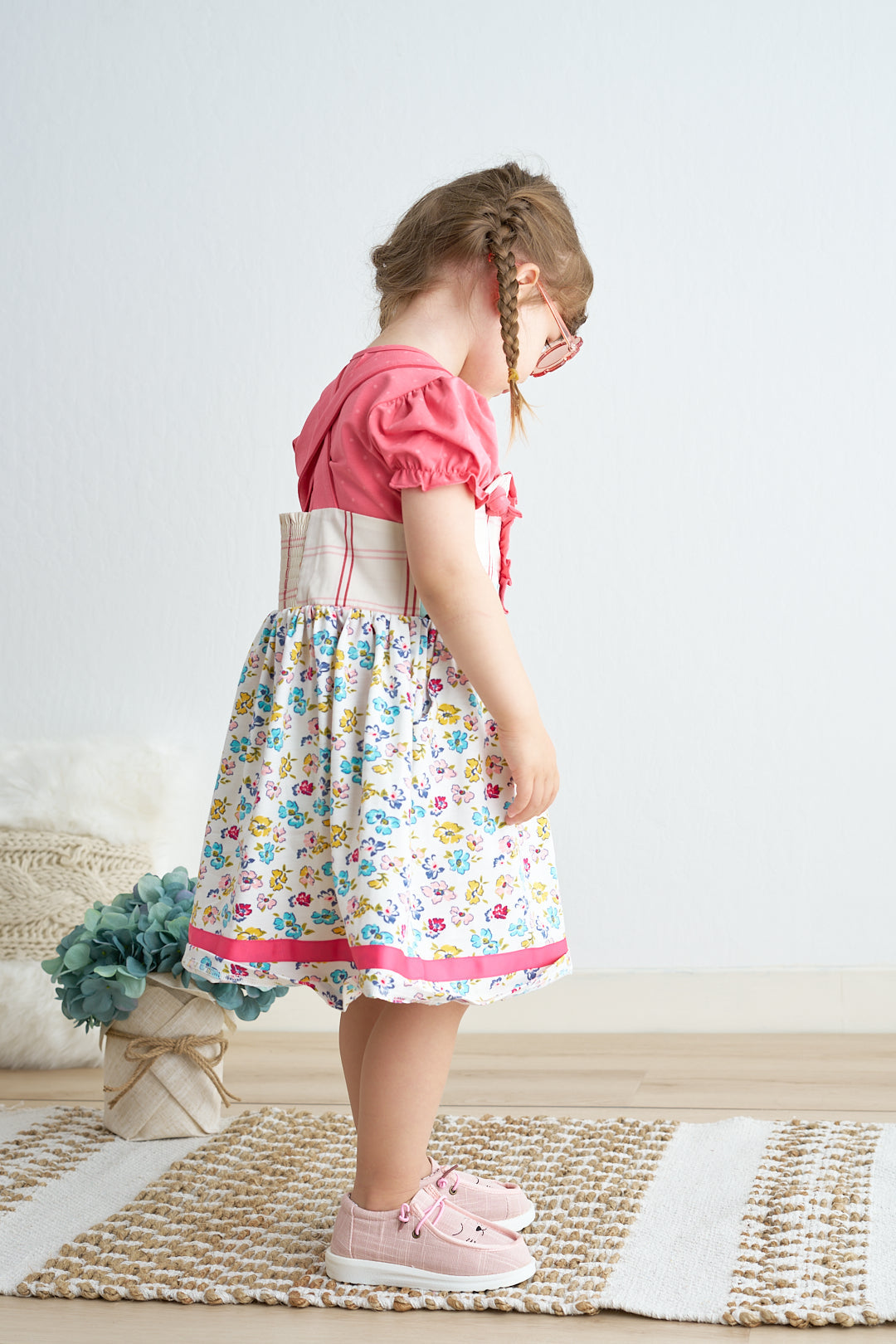 Robe fille à bretelles imprimé floral platine