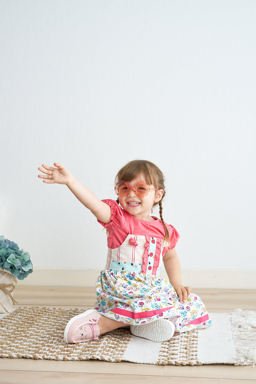 Robe fille à bretelles imprimé floral platine