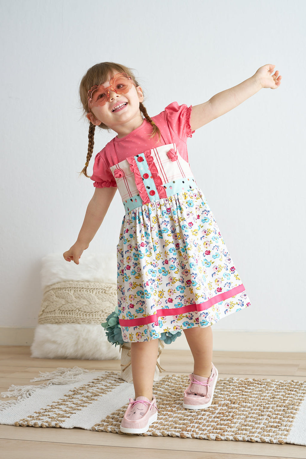 Robe fille à bretelles imprimé floral platine