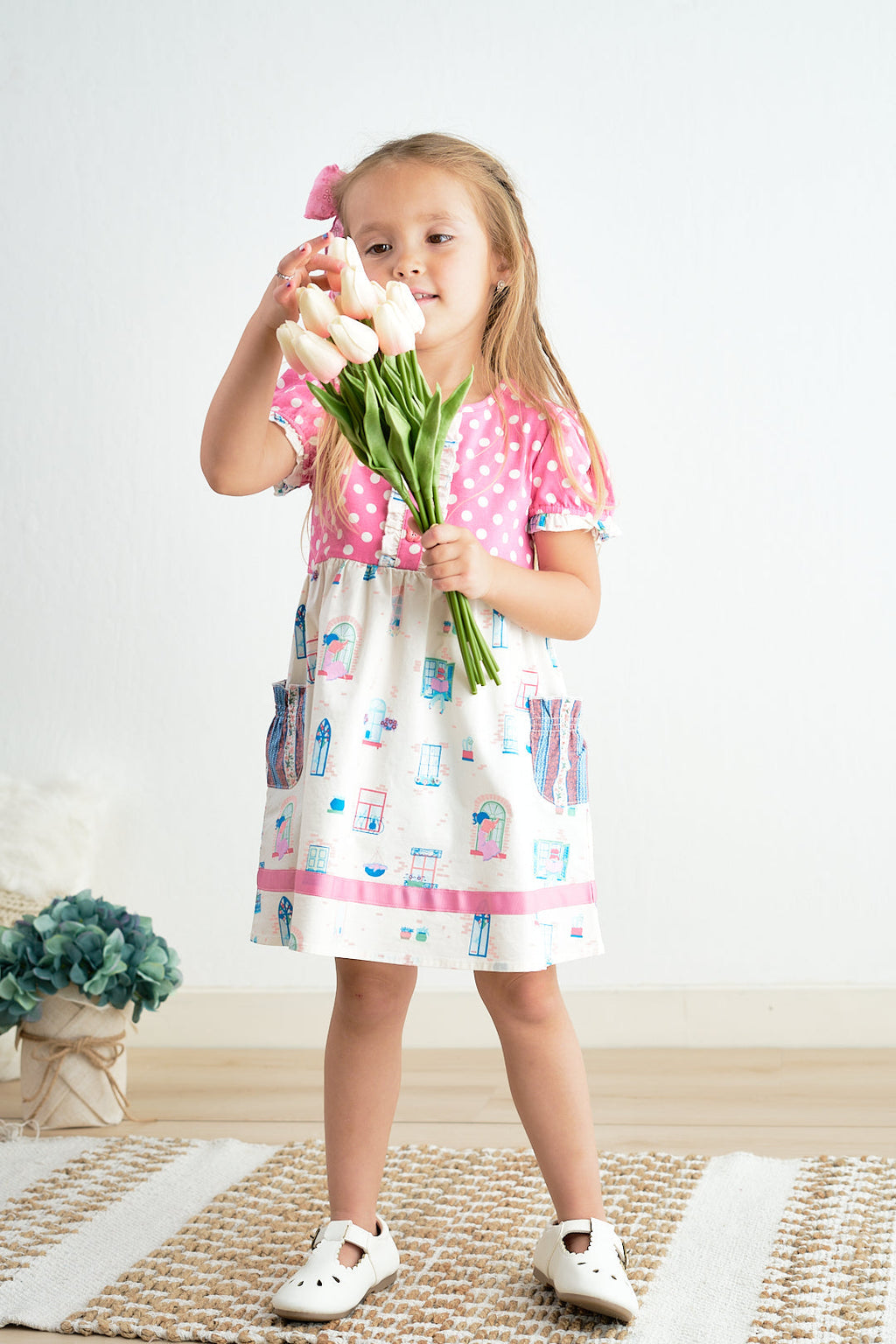 Robe à pois roses balcon platine