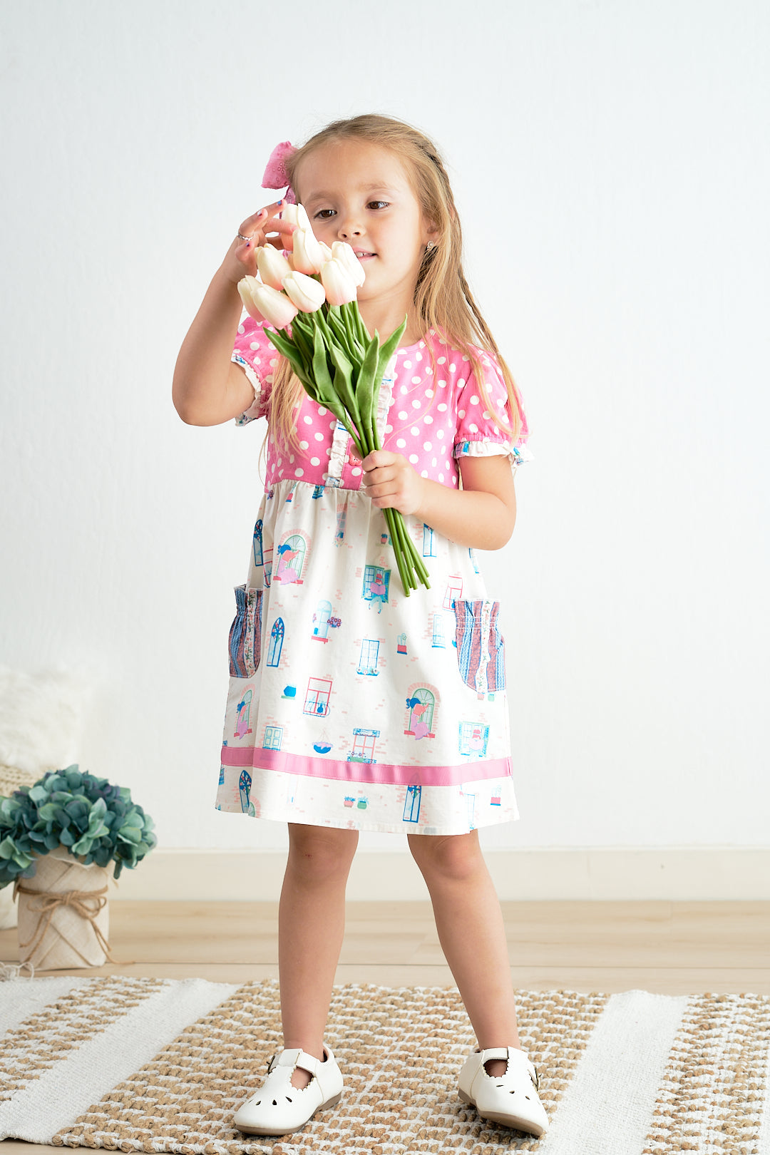 Robe à pois roses balcon platine