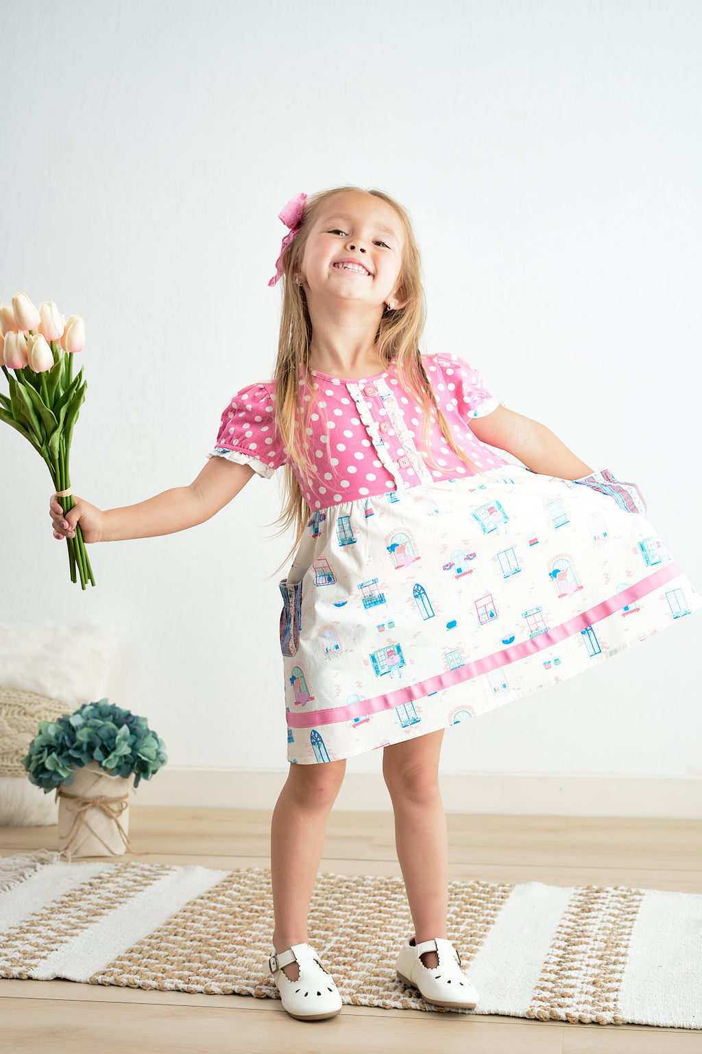 Robe à pois roses balcon platine