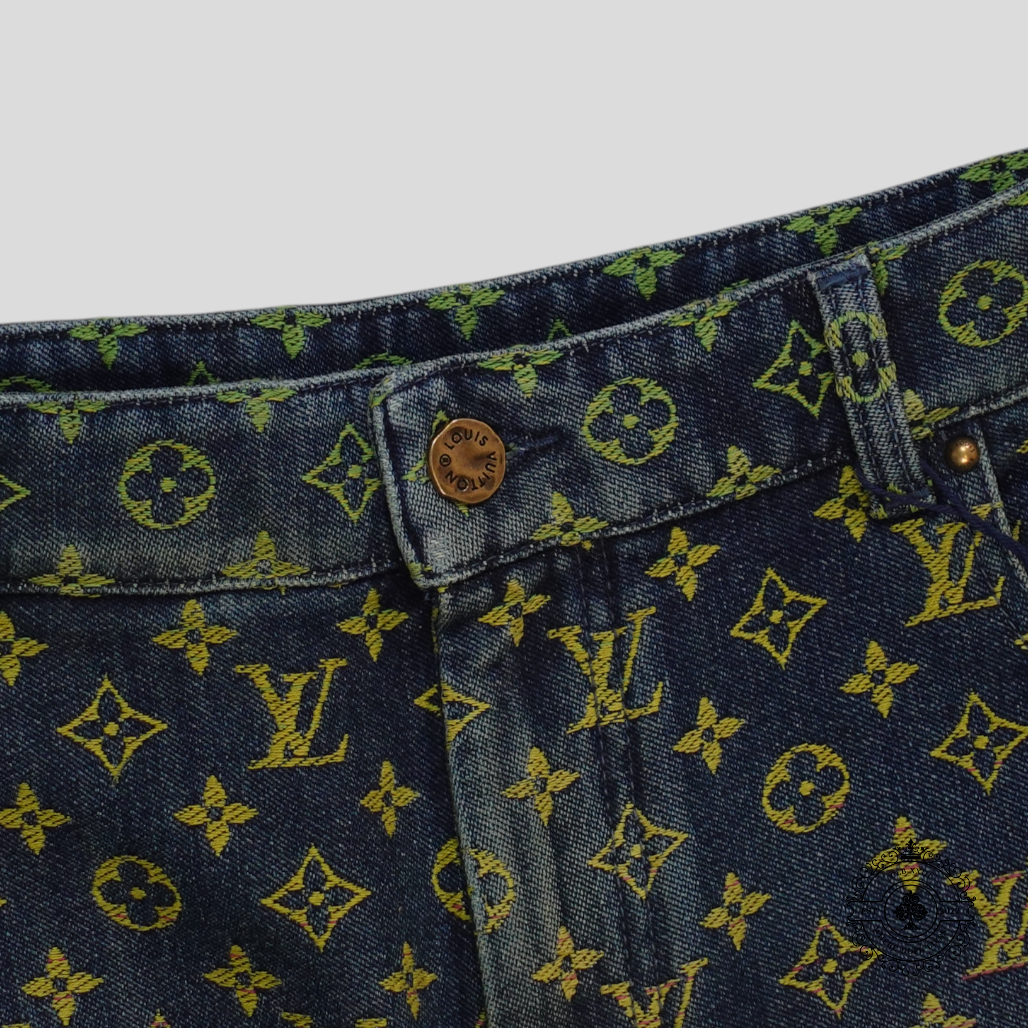 Short en jean Monogram arc-en-ciel Louis Vuitton, délavage foncé