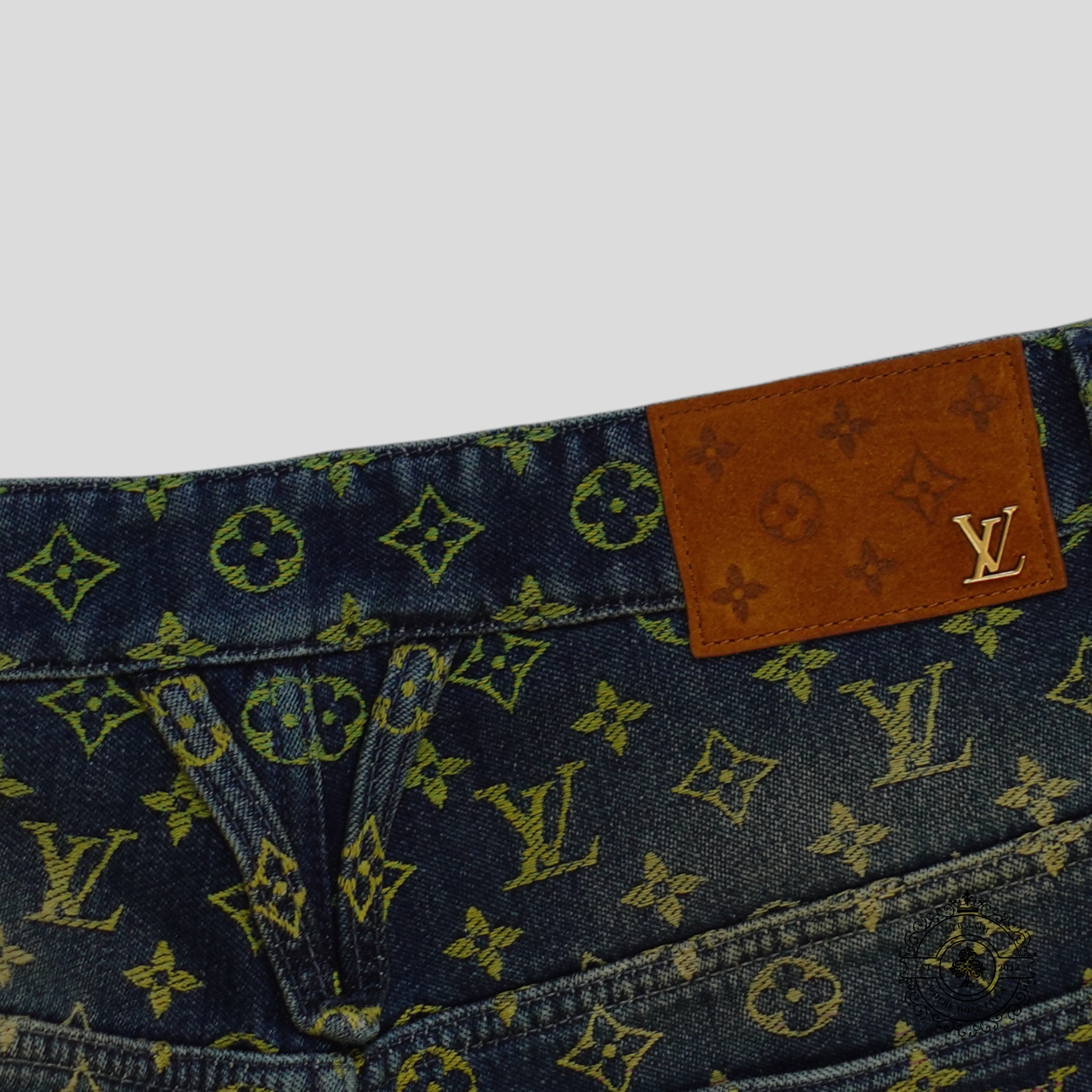 Short en jean Monogram arc-en-ciel Louis Vuitton, délavage foncé