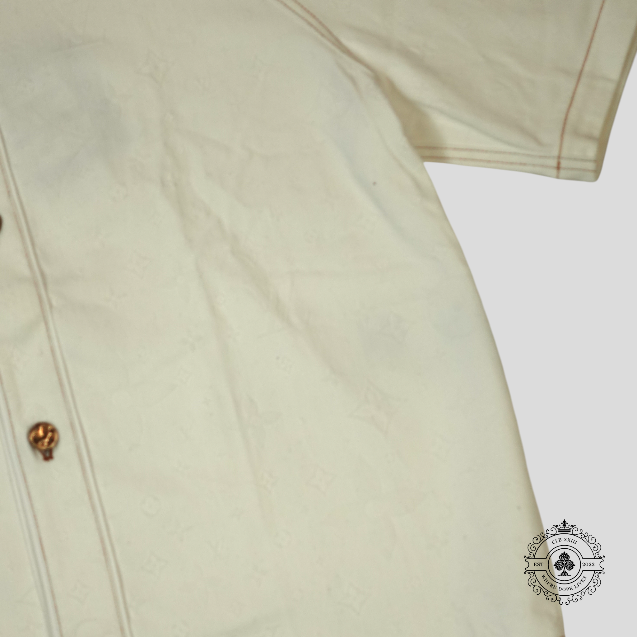 Chemise en jean de baseball Louis Vuitton à monogramme embossé, blanc