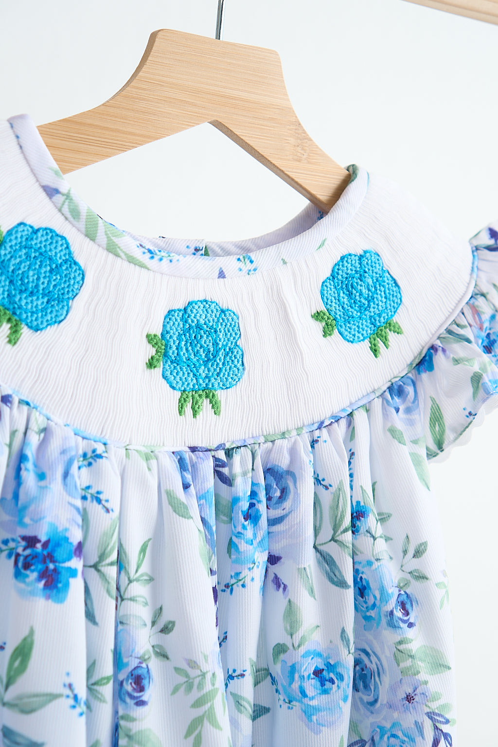 Robe à smocks imprimée roses bleues