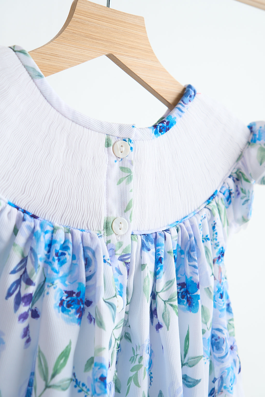 Robe à smocks imprimée roses bleues