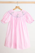Robe vichy rose en alpaga smockée à la main