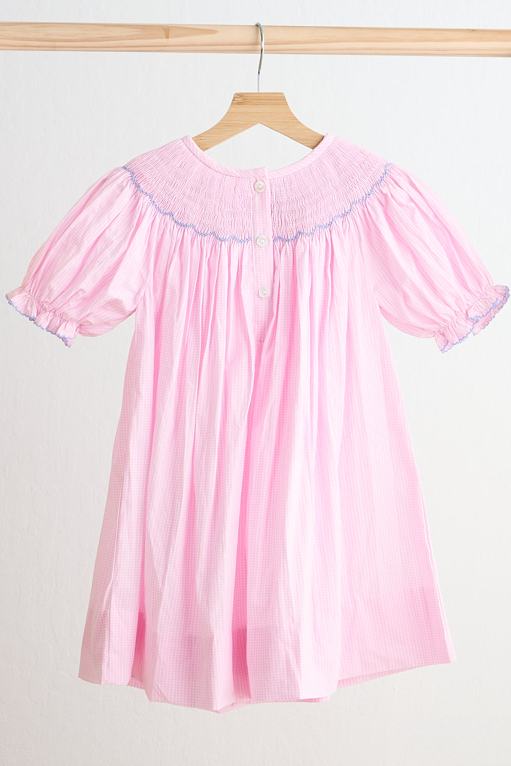 Robe vichy rose en alpaga smockée à la main
