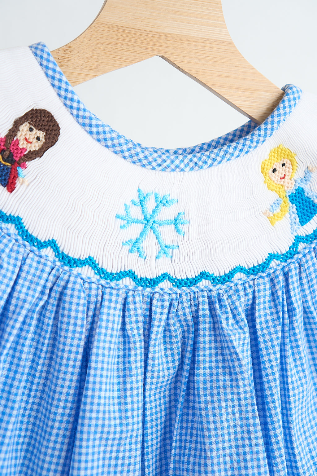 Barboteuse bébé fille smockée à la main vichy princesse des neiges bleue