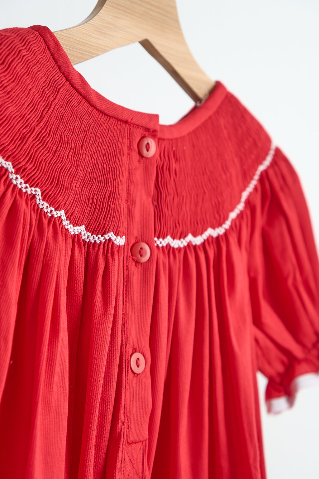 Robe smockée main bonbon rouge