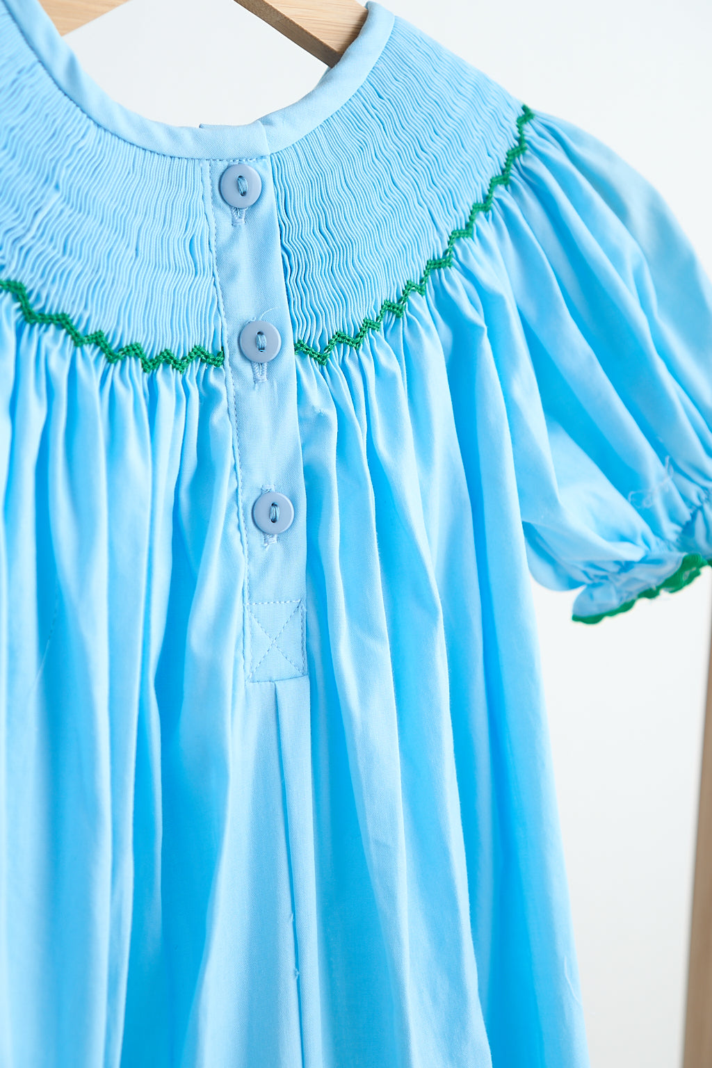 Barboteuse vichy smockée main pour bébé fille "Fée bleue"