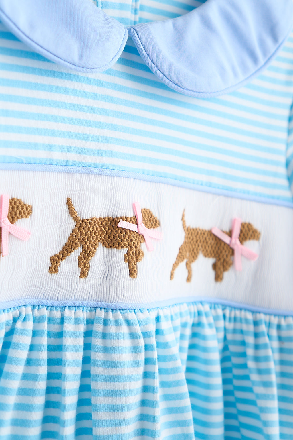 Robe à rayures smockée à la main pour chiot bleu
