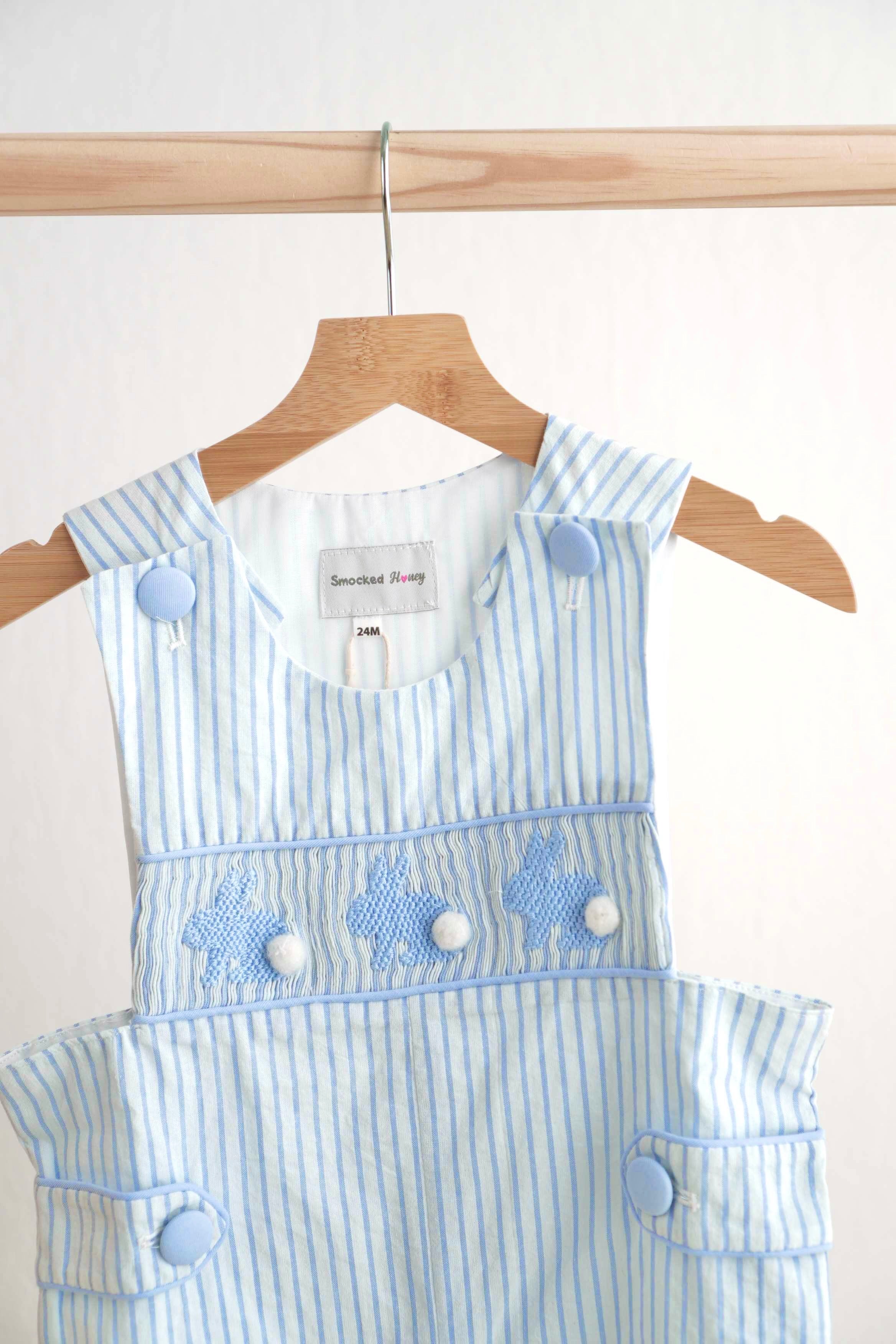 Barboteuse garçon smocks main lapin de Pâques bleu