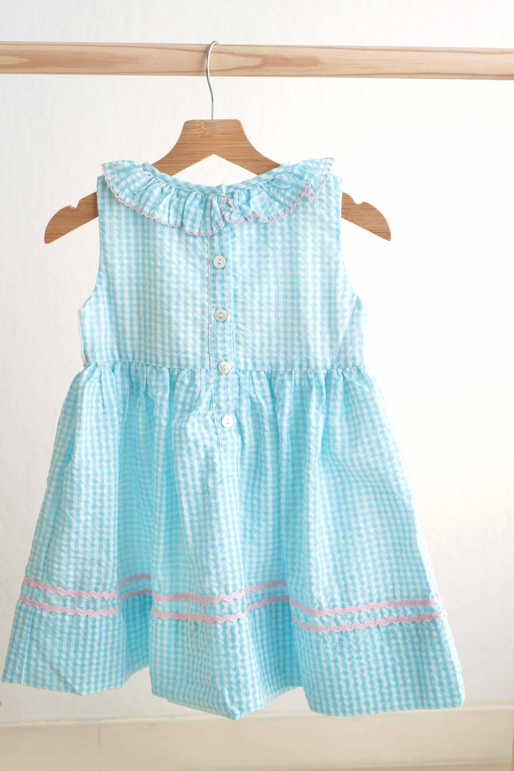 Robe en seersucker vichy à nœuds français motif œuf de Pâques de lapin bleu
