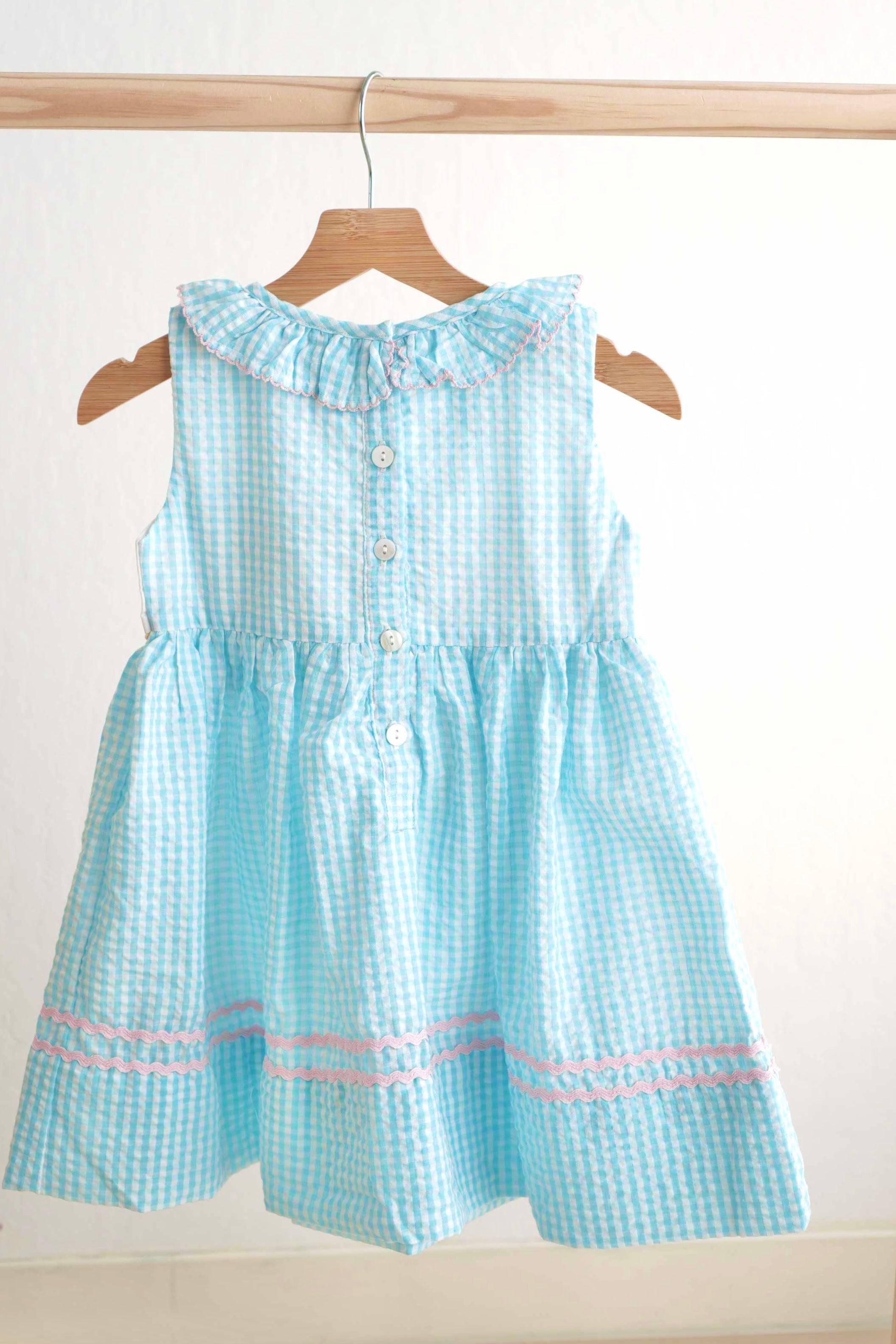 Robe en seersucker vichy à nœuds français motif œuf de Pâques de lapin bleu
