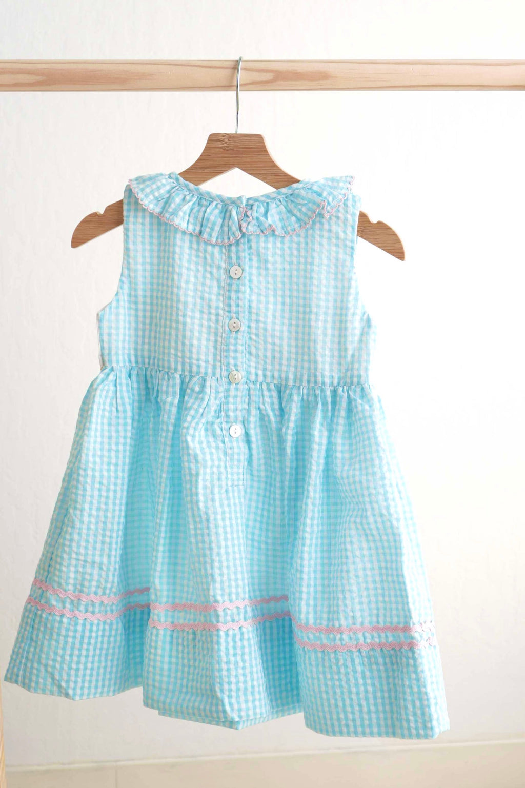 Robe en seersucker vichy à nœuds français motif œuf de Pâques de lapin bleu