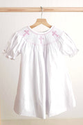 Robe fille smockée main croix de Pâques rose