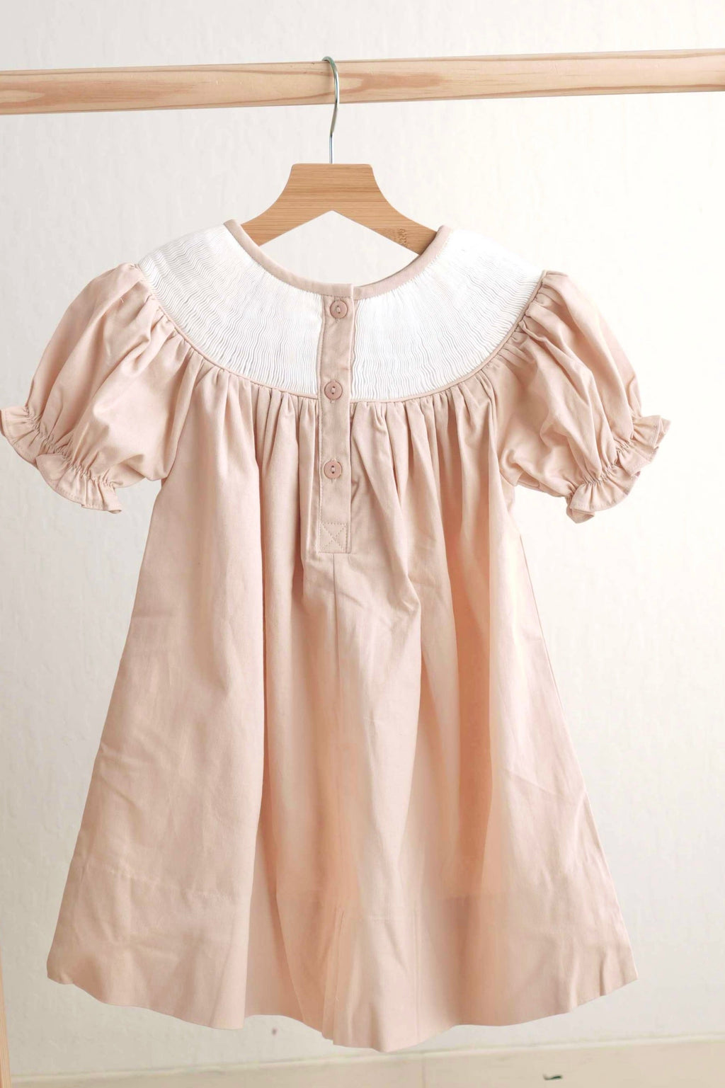 Robe fillette smockée main kaki