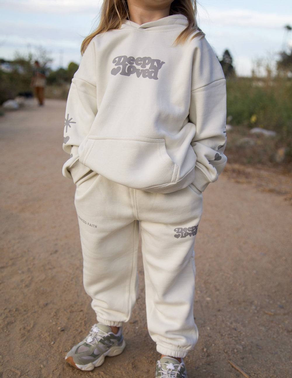 Sweat à capuche enfant Profondément aimé