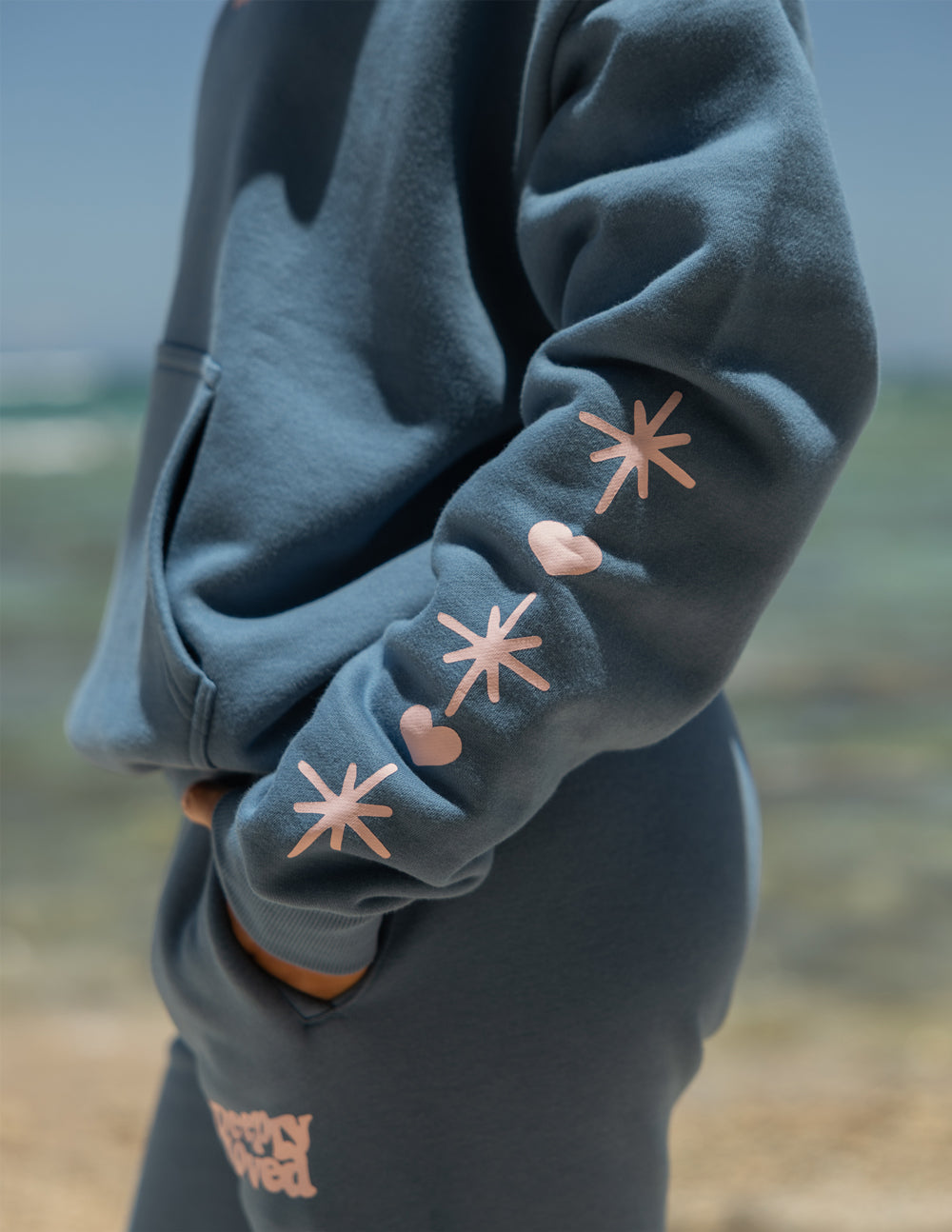 Sweat à capuche unisexe « Profondément aimé »