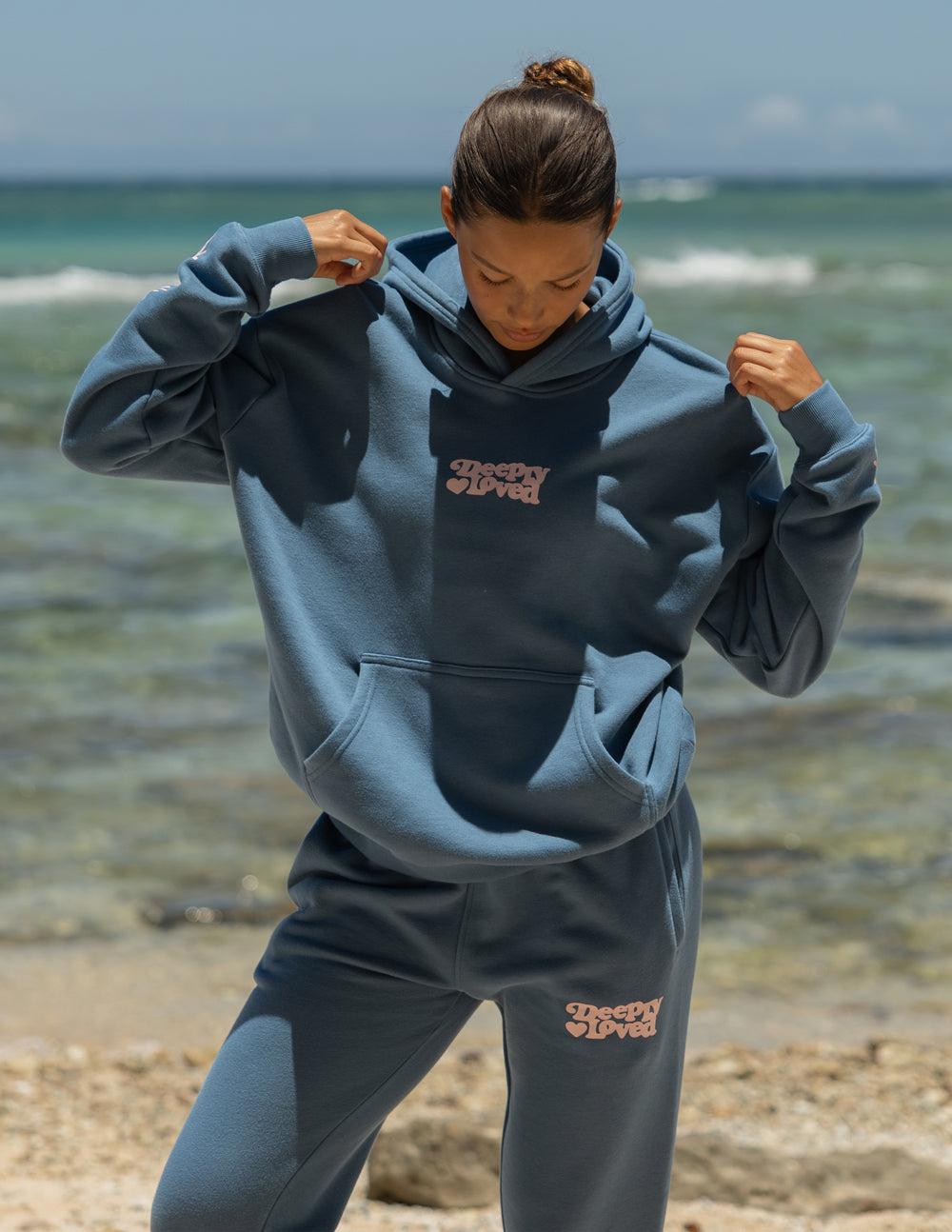 Sweat à capuche unisexe « Profondément aimé »