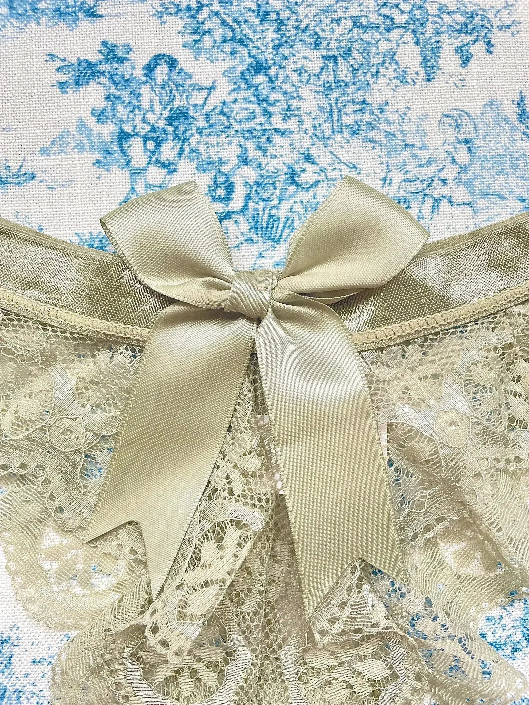 Culotte Nœud en Dentelle Verte - Lingerie Luxueuse en Coton | Femstylo