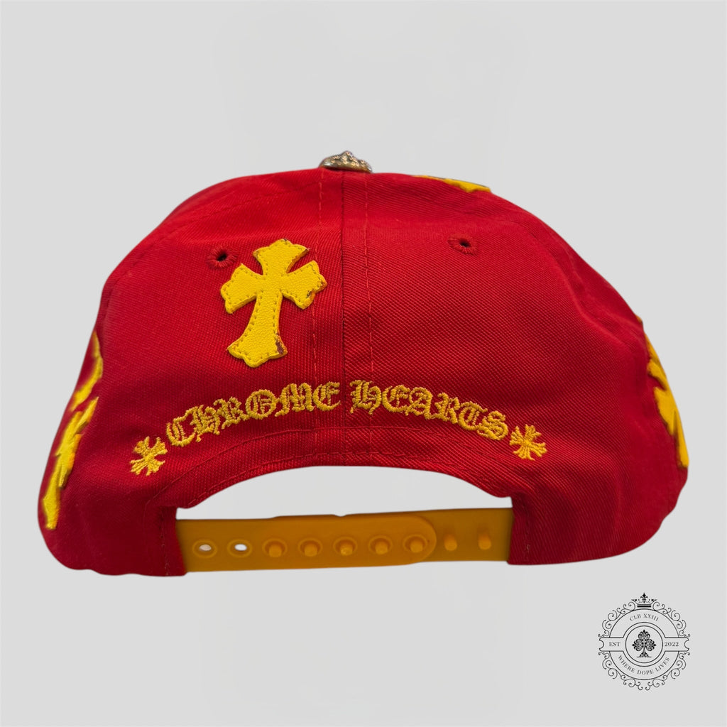 Casquette Chrome Hearts à croix brodées rouge et jaune