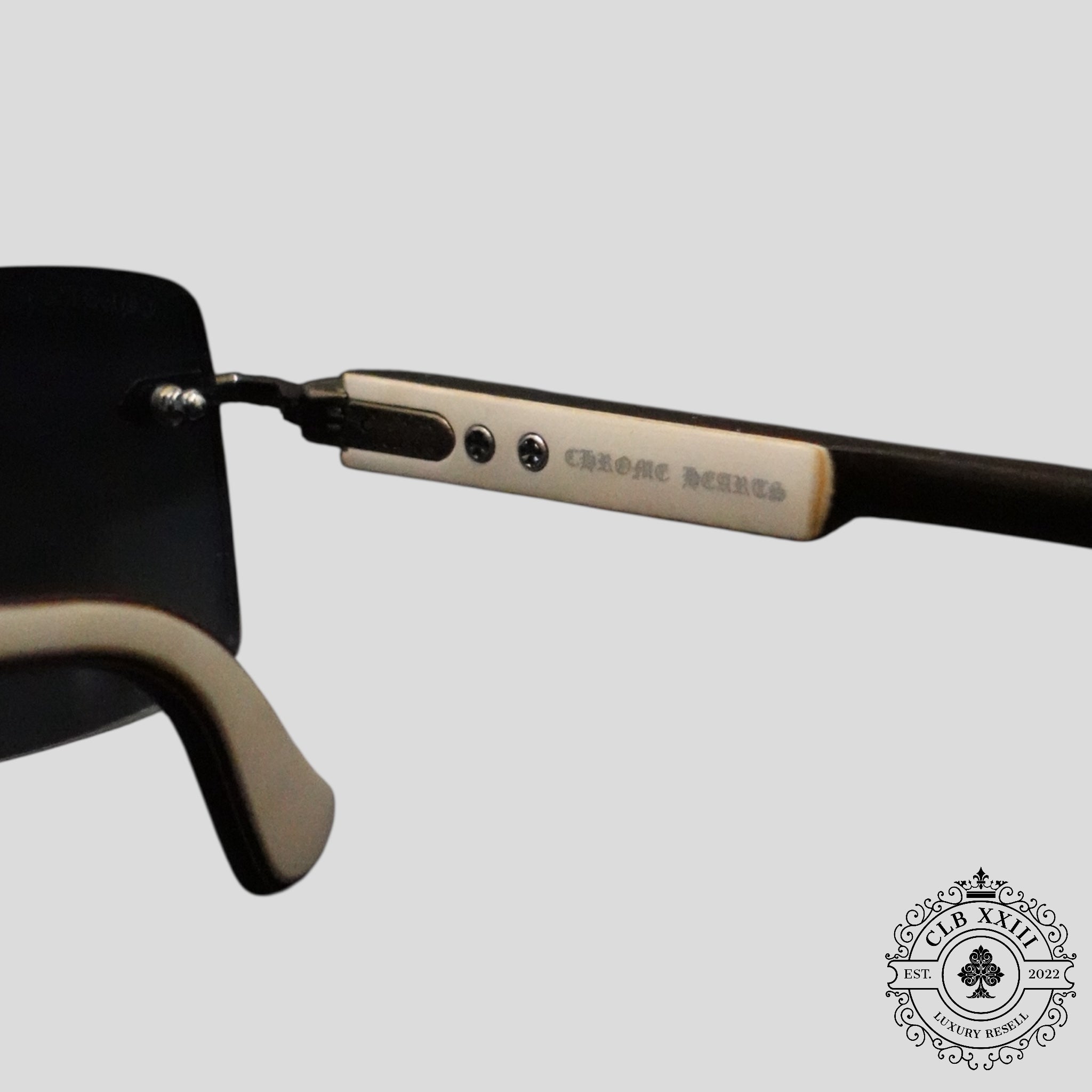 Lunettes de soleil Chrome Hearts Deep II en blanc/argent