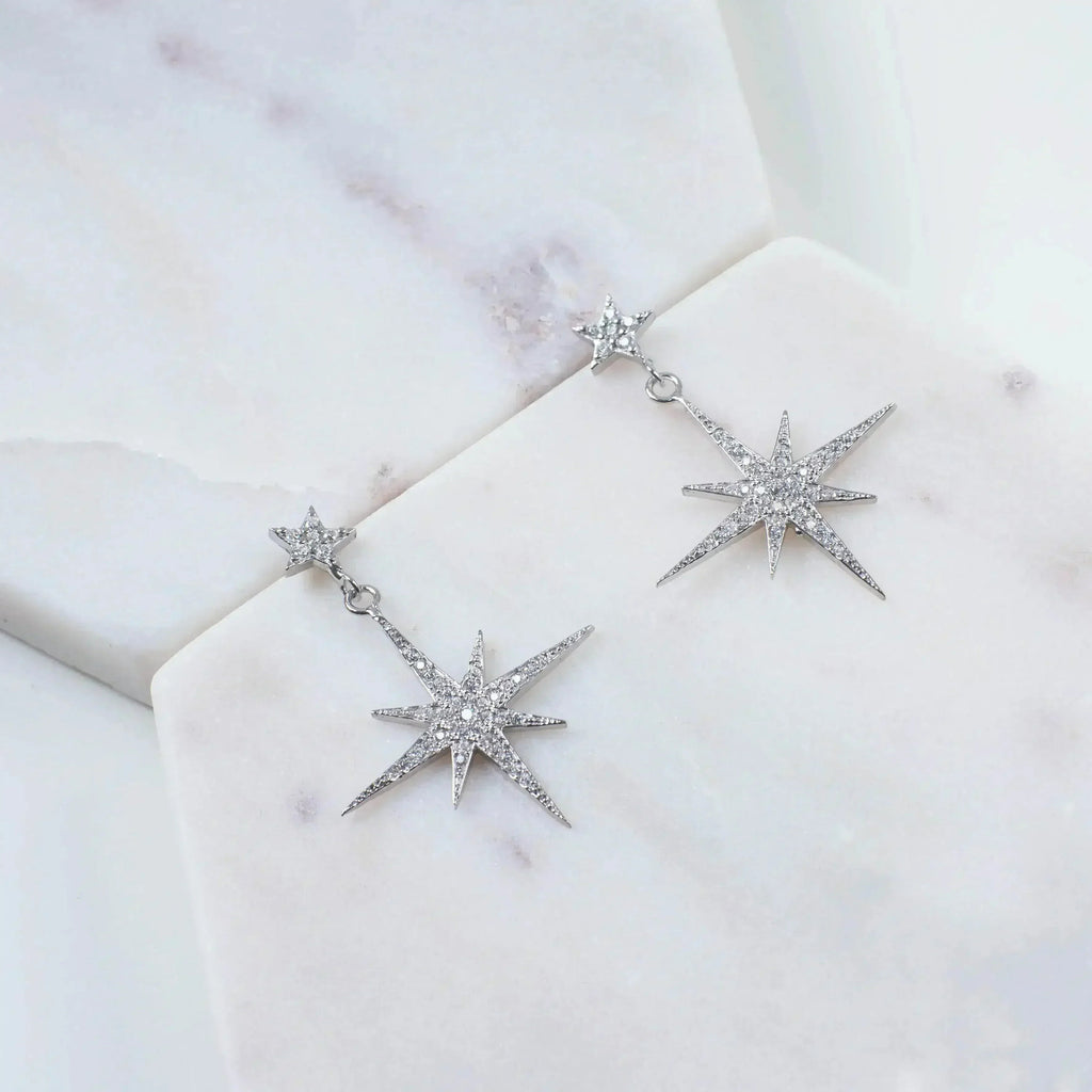 Boucles d'oreilles pendantes Petite Star Burst | Bijoux célestes en argent - Femstylo