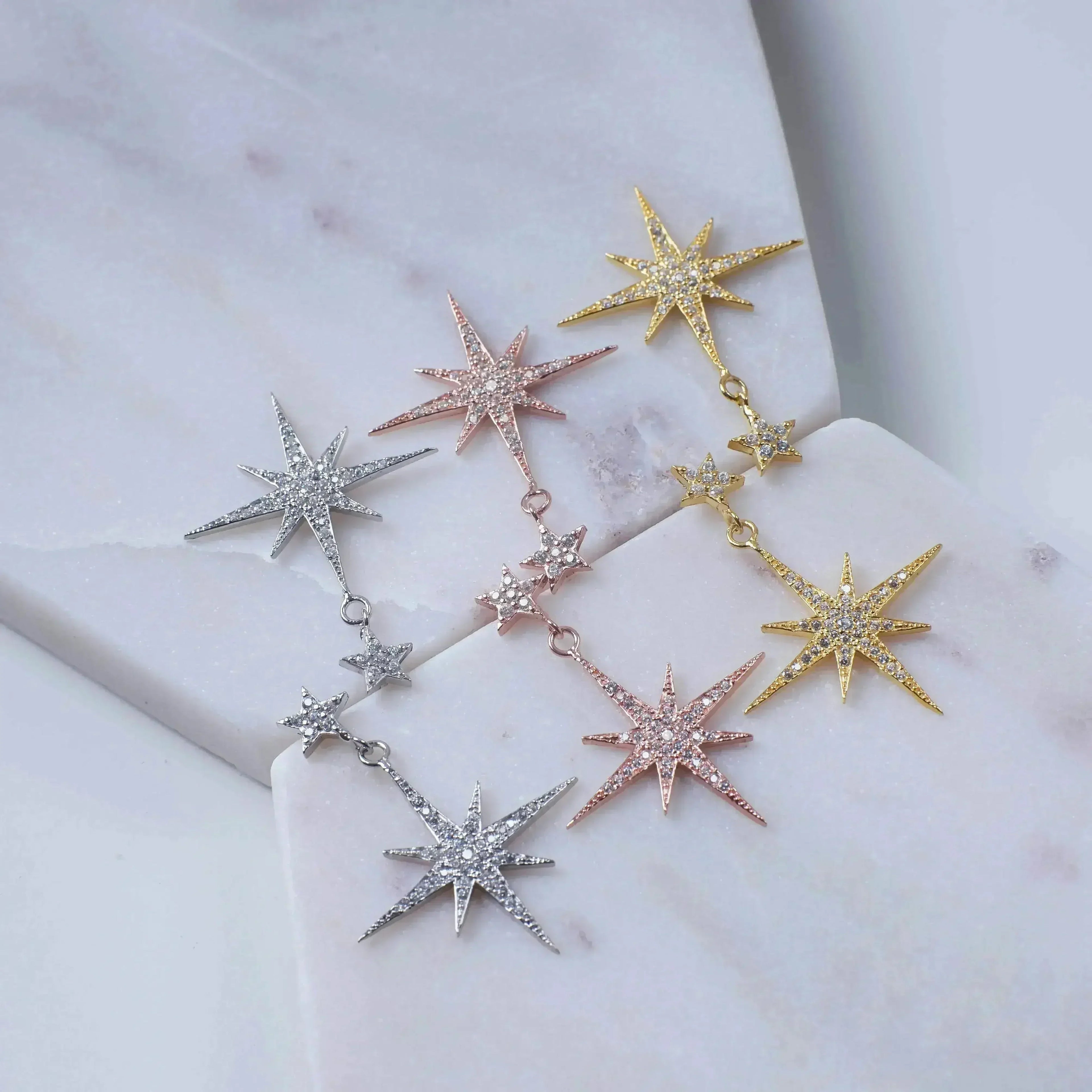 Boucles d'oreilles pendantes Petite Star Burst | Bijoux célestes en argent - Femstylo