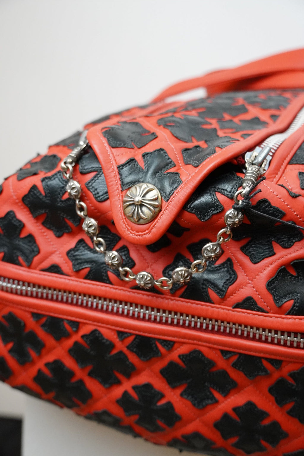 SAC DE VOYAGE EN CUIR CHROME HEARTS CROSS PATCH - ROUGE