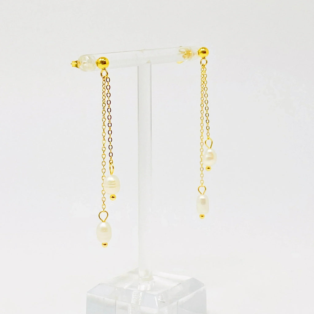 Perles d'eau douce sur boucles d'oreilles pendantes