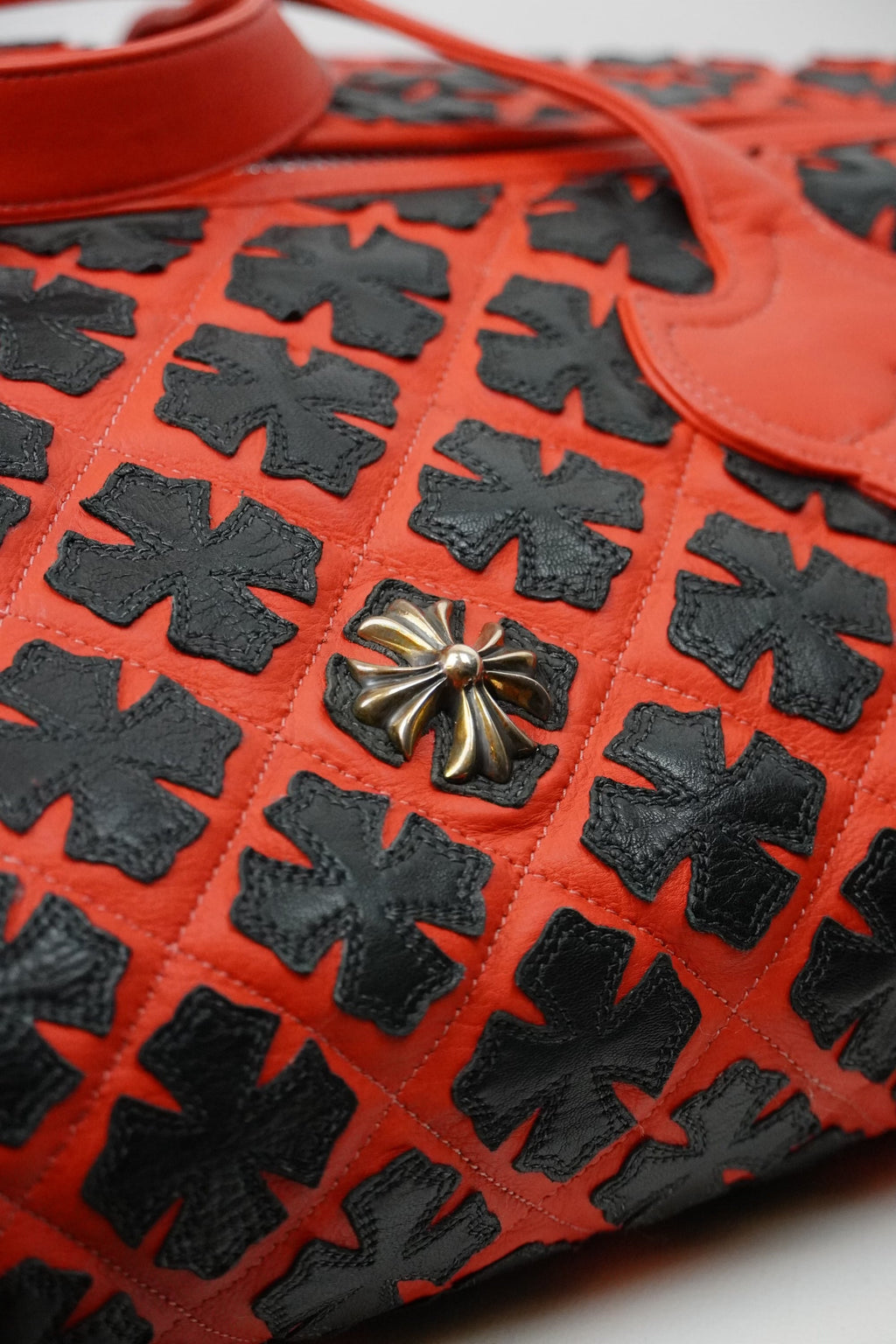 SAC DE VOYAGE EN CUIR CHROME HEARTS CROSS PATCH - ROUGE