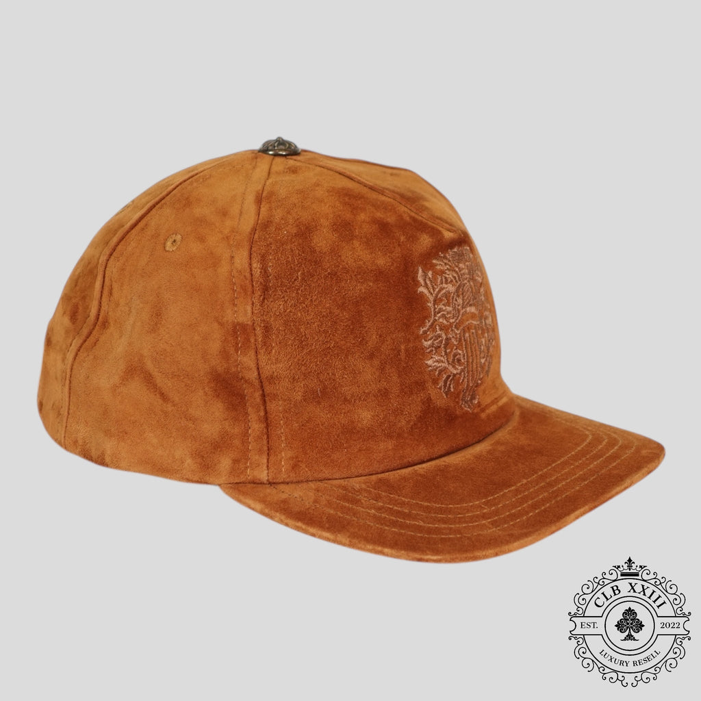 Chapeau Chrome Hearts en daim marron avec dague entrelacée