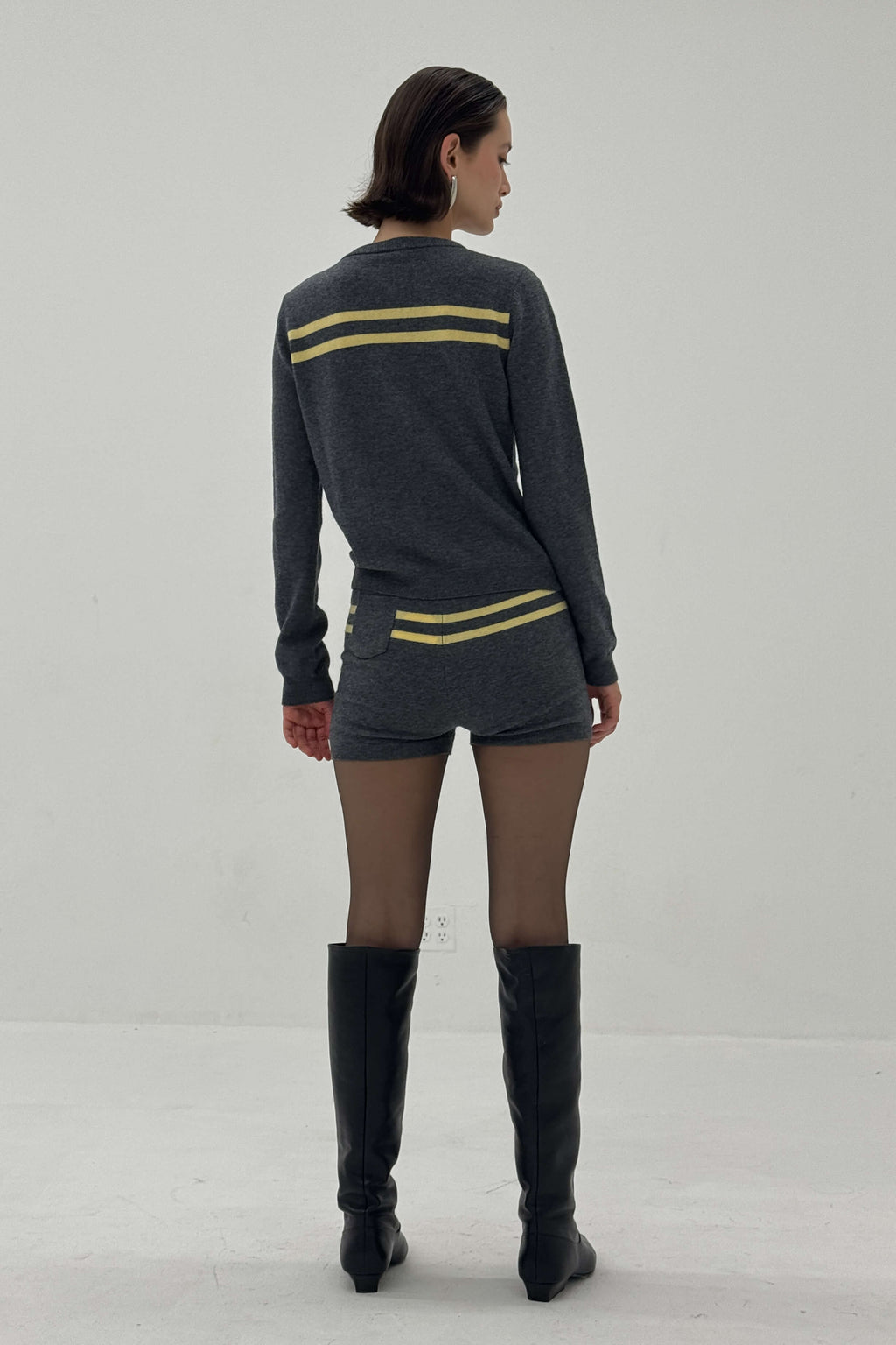 Cardigan en laine de cachemire rayé anthracite/beurre